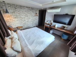 No. 25 Hotel Myeongji Oceanc City Business