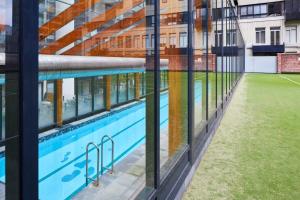 Melbourne CBD Apt With A C Balcony & Pool