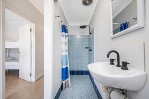 Windsurfer Beach Chalet 5