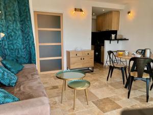 Appartements Studio moderne avec parking et climatisation a Cavalaire-sur-Mer - FR-1-226B-187 : photos des chambres