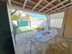 Maison mitoyenne climatisée avec piscine, grande terrasse, proche plage à Marseillan - FR-1-326-809