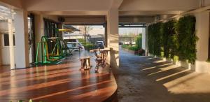 THOUSAND-TEN THOUSAND HOTEL