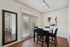 Houston Med Center Luxury King Suite with Free Parking