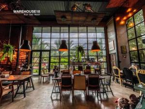 Warehouse18 Pool Cafe Resort