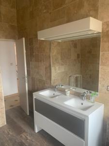 Villas BELLE VILLA AVEC PISCINE : photos des chambres
