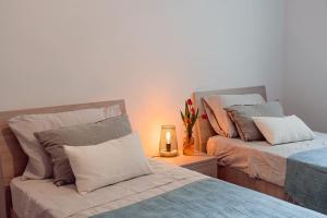 Designer 2BDR and 2Bath Near Sea Retreat!