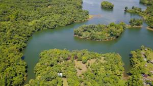 Uphill Cozy Cabins in an Island Lake for Family getaway