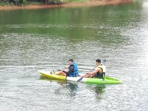 Uphill Cozy Cabins in an Island Lake for Family getaway