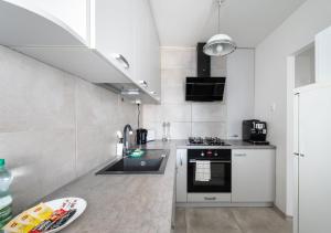 Grzybowska Blue City Centre Apartment by BookingHost
