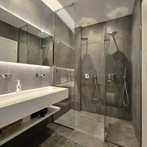 An elegant apartment at the foot of the Acropolis