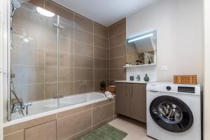 Appartements • Vue Panoramique • Gare a 10min • Parking Prive • : photos des chambres