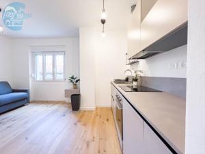 Economo B1 Tirabora Short Rent