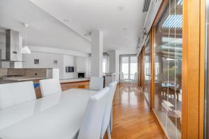 Attico Dolce Vita by BarbarHouse