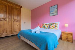 Appartements 2 BR apartment with parking, 5 minutes from Lille : photos des chambres