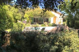 Maisons de vacances Villa avec piscine en Provence : photos des chambres