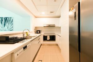 Seaside 2BR wz Panoramic Sea Views & Pool Paradise - 19AB02