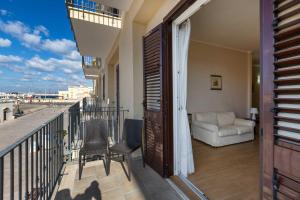 Balconcino sul Rivellino by BarbarHouse