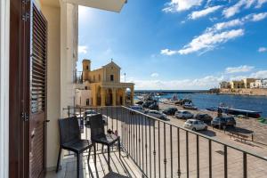 Balconcino sul Rivellino by BarbarHouse