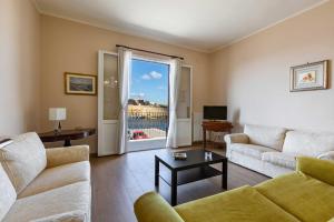 Balconcino sul Rivellino by BarbarHouse