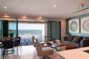 Stylish Apt. w Rooftop, Infinity Pool & Sea View
