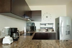 Spacious Apartment with Private Balcony & Ocean View - Brujas