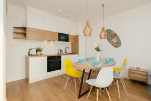 Marynarska Modern Apartment with Parking by Renters