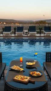 Vagator Downtown By VDP