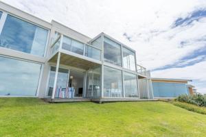 Chiton On The Rocks- Breathtaking Views- Free WIFI