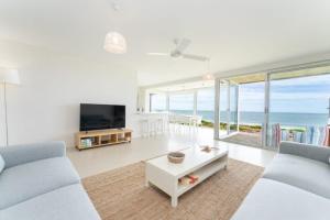 Chiton On The Rocks- Breathtaking Views- Free WIFI