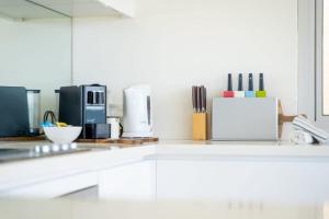 Chiton On The Rocks - A Breezy Beachfront Escape