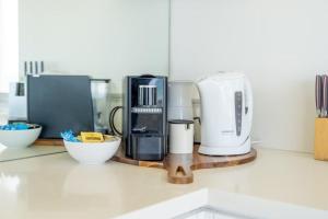 Chiton On The Rocks- Breathtaking Views- Free WIFI