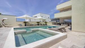 VILLA MAKO, die moderne Luxus-Villa mit Swimmingpool und Whirlpool in ruhiger Vorort-Lage von Pula