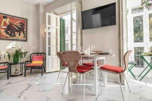 Central & authentic apartment with balcony by REMS