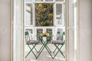 Central & authentic apartment with balcony by REMS