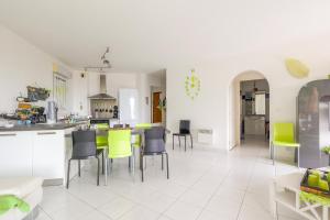 Appartements Vue Marine - Appartement proche plage : photos des chambres