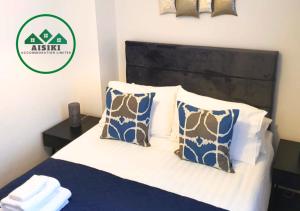 Aisiki Stays Apartments at Wembley, Ground Floor 2 Bedroom and 1 Bathroom Flat, King or Twin beds and Double bed with FREE Wi-Fi and PARKING