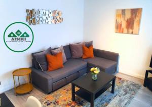 Aisiki Stays Apartments at Wembley, Ground Floor 2 Bedroom and 1 Bathroom Flat, King or Twin beds and Double bed with FREE Wi-Fi and PARKING