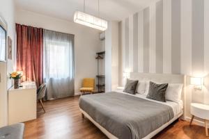 Standard Double Room with Side Sea View room in Napoli Great View