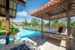 Tropical Villa Asmara - 400sqm Garden Oasis with large Pool and Scenic Views
