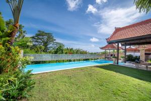 Tropical Villa Asmara - 400sqm Garden Oasis with large Pool and Scenic Views