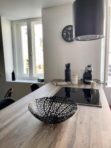 Appartements Escale Concarnoise, Confort et Centre ville a pied : photos des chambres