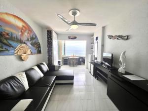 Estudio con vistas al mar 13-10