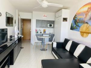 Estudio con vistas al mar 13-10