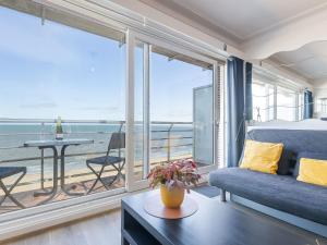 Apartment on the 6th floor with sea view