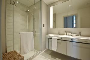 Stunning 2BR with Panoramic Sea View in Beachfront - 24AB07