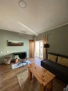 Tree House III - Cachofarra