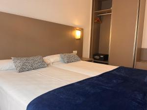 Twin Room with Terrace room in Hotel Montesol