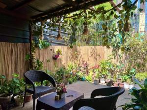 Suite Dreams Staycation - Cozy 2-BR - Wi-Fi Garden Kitchen