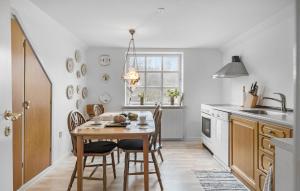 3 Bedroom Lovely Apartment In Engesvang