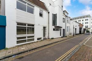 3 Storey Home next to Brighton Pier